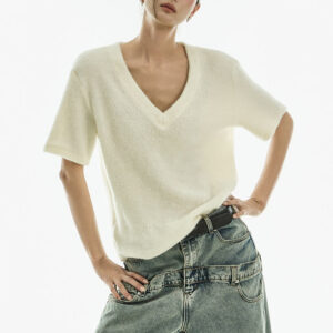 E4083 Boucle V-Neck Top