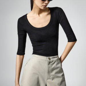 E4118 Slim U-Neck Top