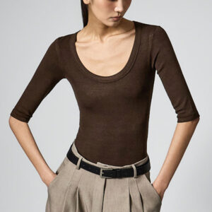 E4118 Slim U-Neck Top
