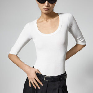 E4118 Slim U-Neck Top